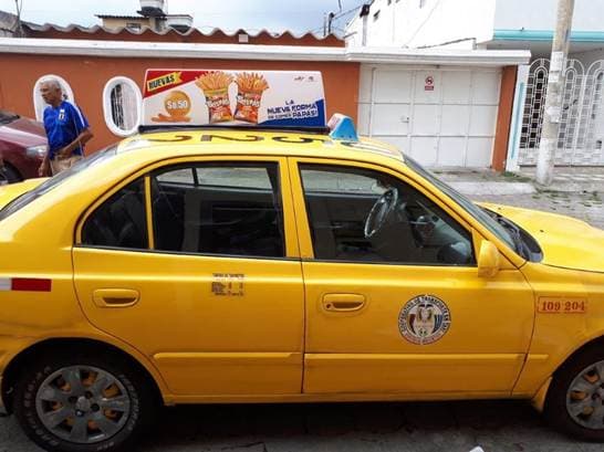 Publicidad de techo en taxi