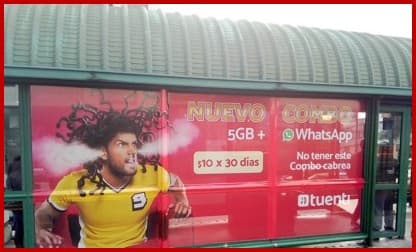 Campaña publicitaria de telefonía móvil Tuenti en estación urbana